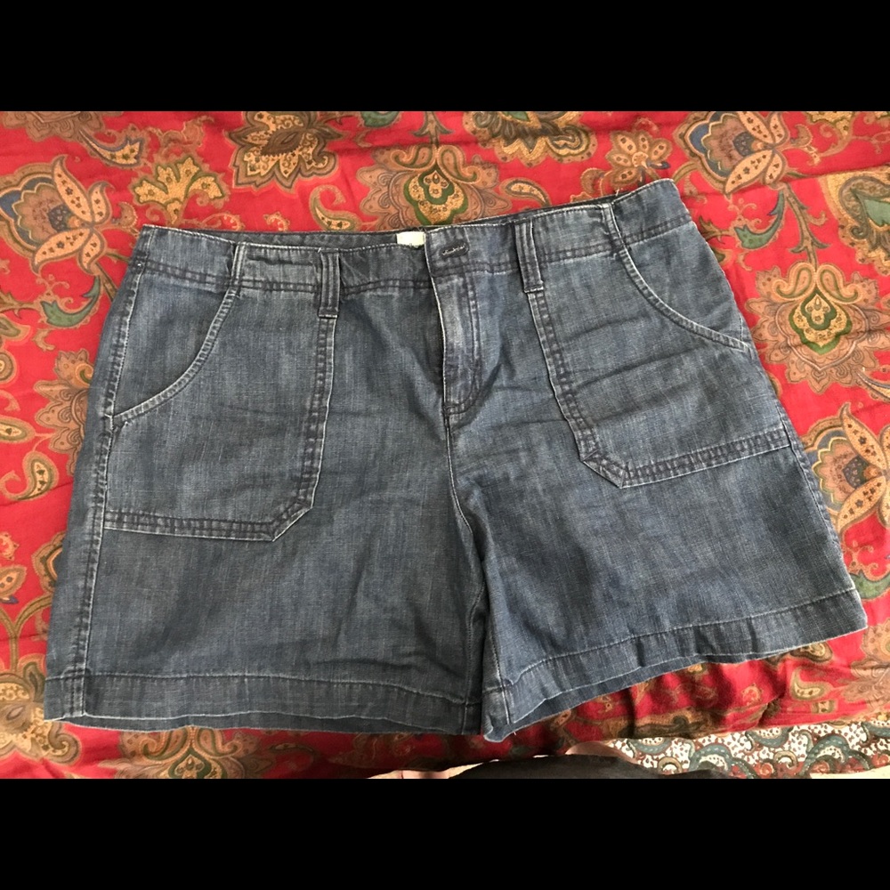 Shorts - Picture 2 of 3